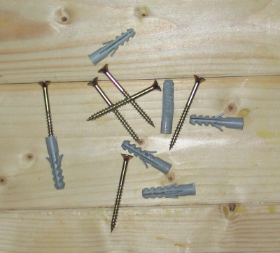 Dübel und Holzschrauben werden für viele Einsatzzwecke gebraucht