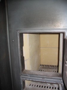 Schamott: Schamottsteine im Kaminofen wechseln