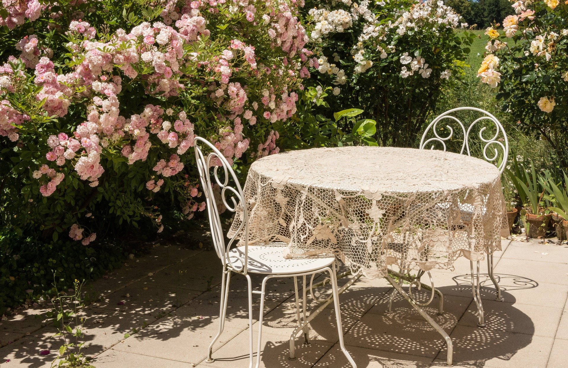 Tisch auf Terrasse