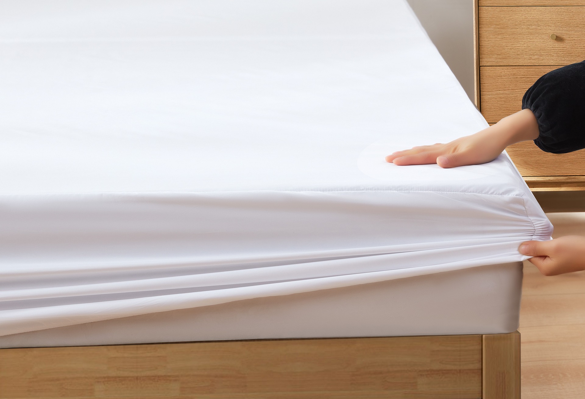 Leichte Decke über Bett